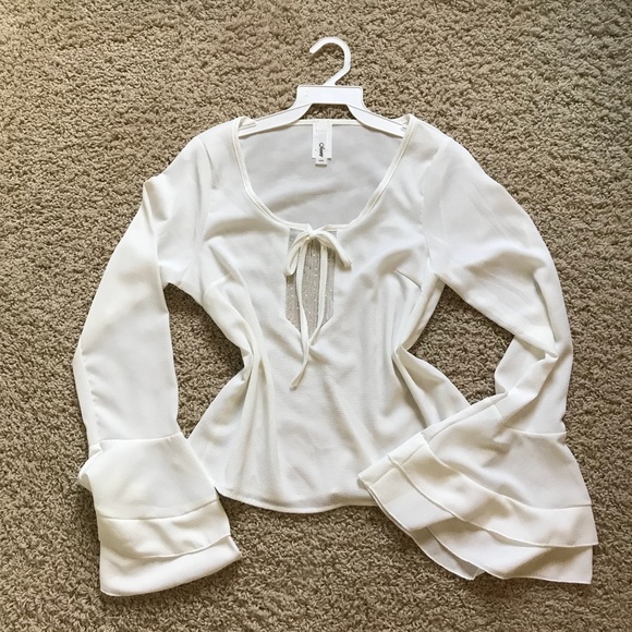 ⚠️only 1 left⚠️bell-sleeve sparkle off white top - Picture 7 of 8